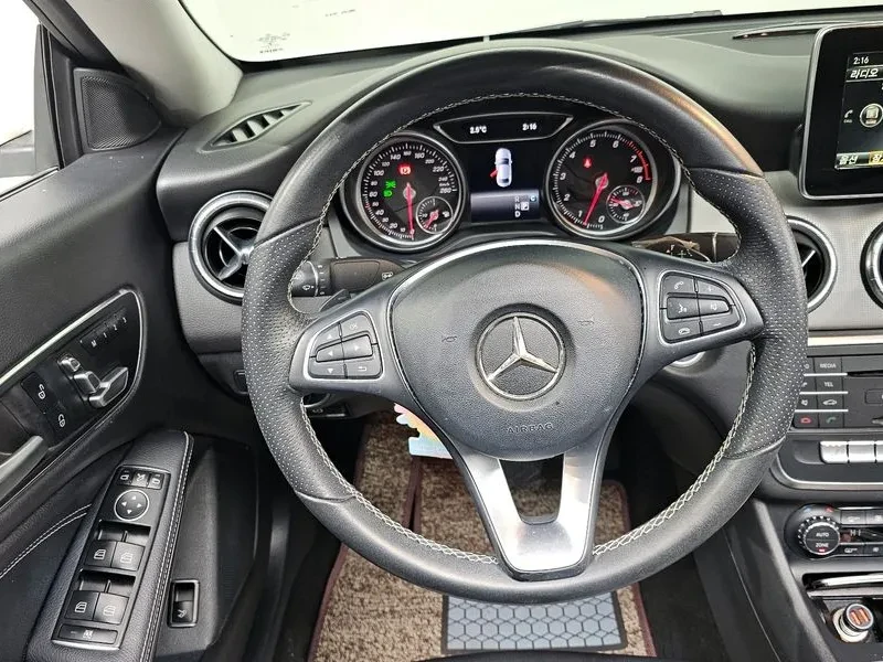 Mercedes-Benz CLA 2.5, снимка 13 - Автомобили и джипове - 54288346