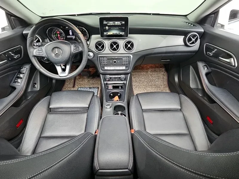 Mercedes-Benz CLA 2.5, снимка 7 - Автомобили и джипове - 54288346