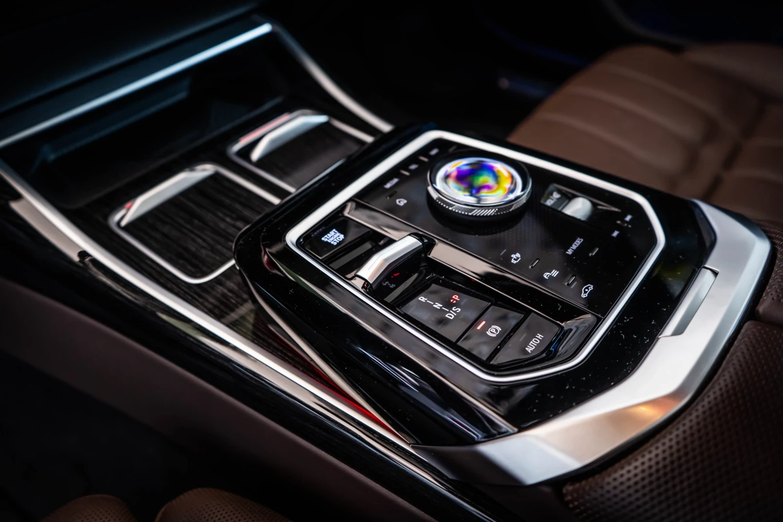 BMW 750 xDrive Hybrid* Pano* Bowers&Wilkins - изображение 9