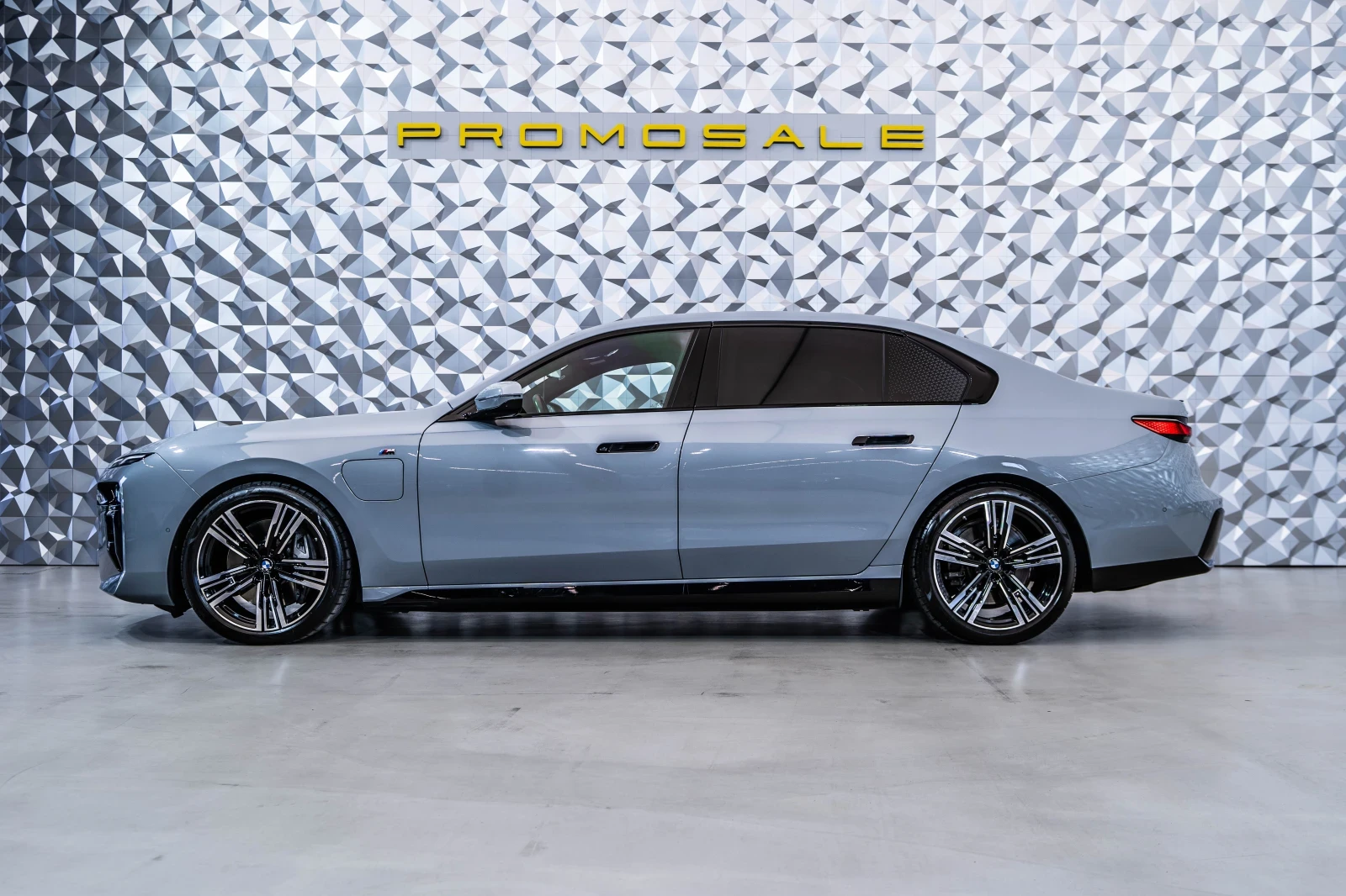 BMW 750 xDrive Hybrid* Pano* Bowers&Wilkins - изображение 3