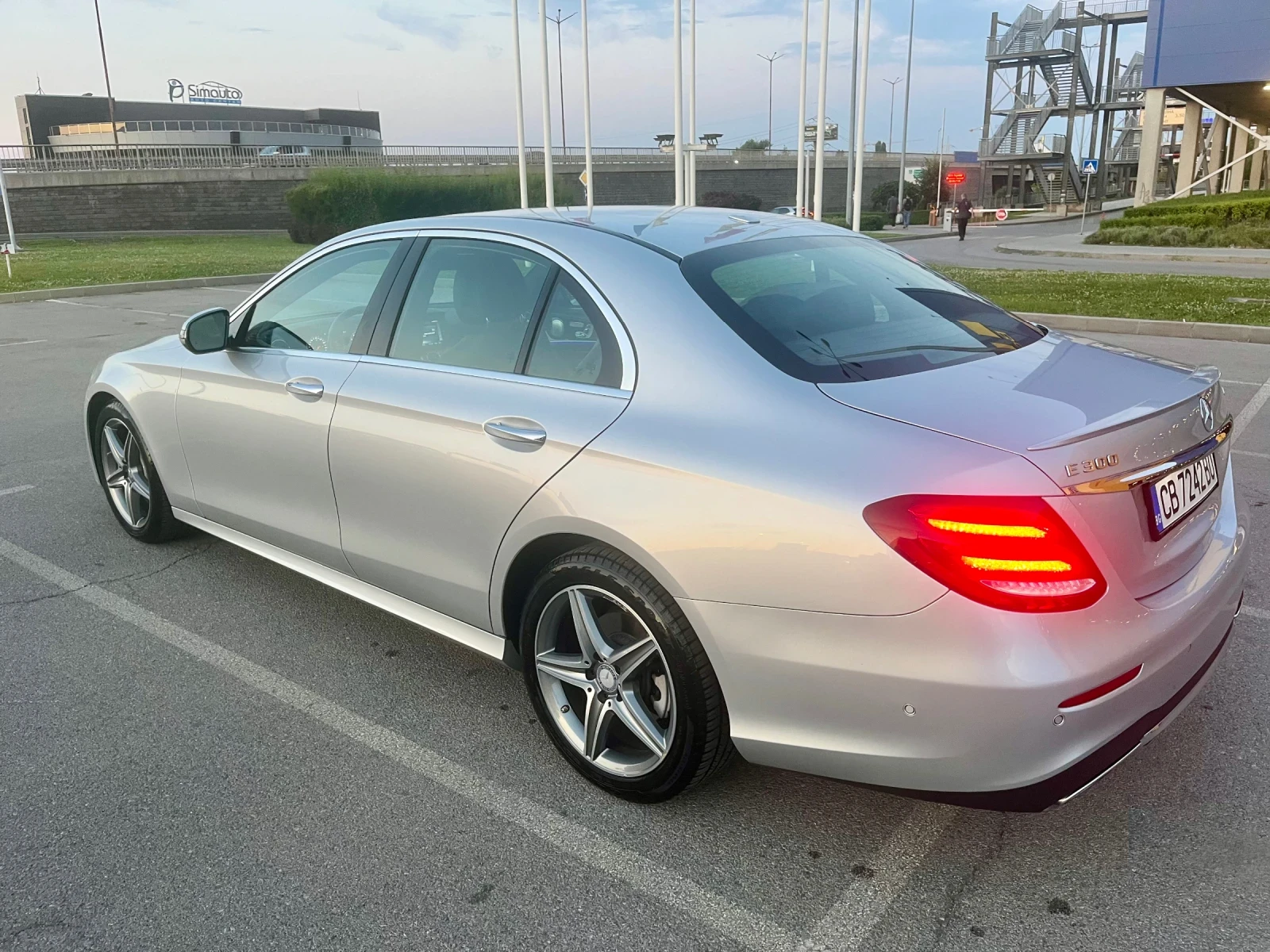 Mercedes-Benz E 300  - изображение 4