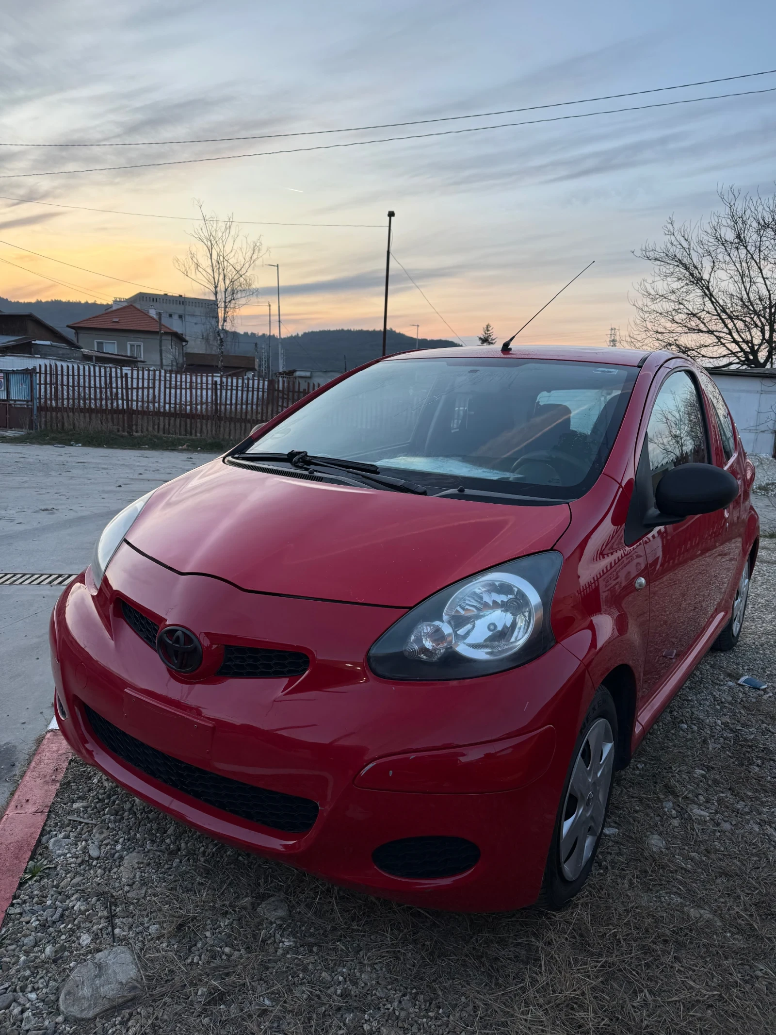 Toyota Aygo 1.0 VVTI напълно обслужена внос Германия, снимка 2 - Автомобили и джипове - 53755959