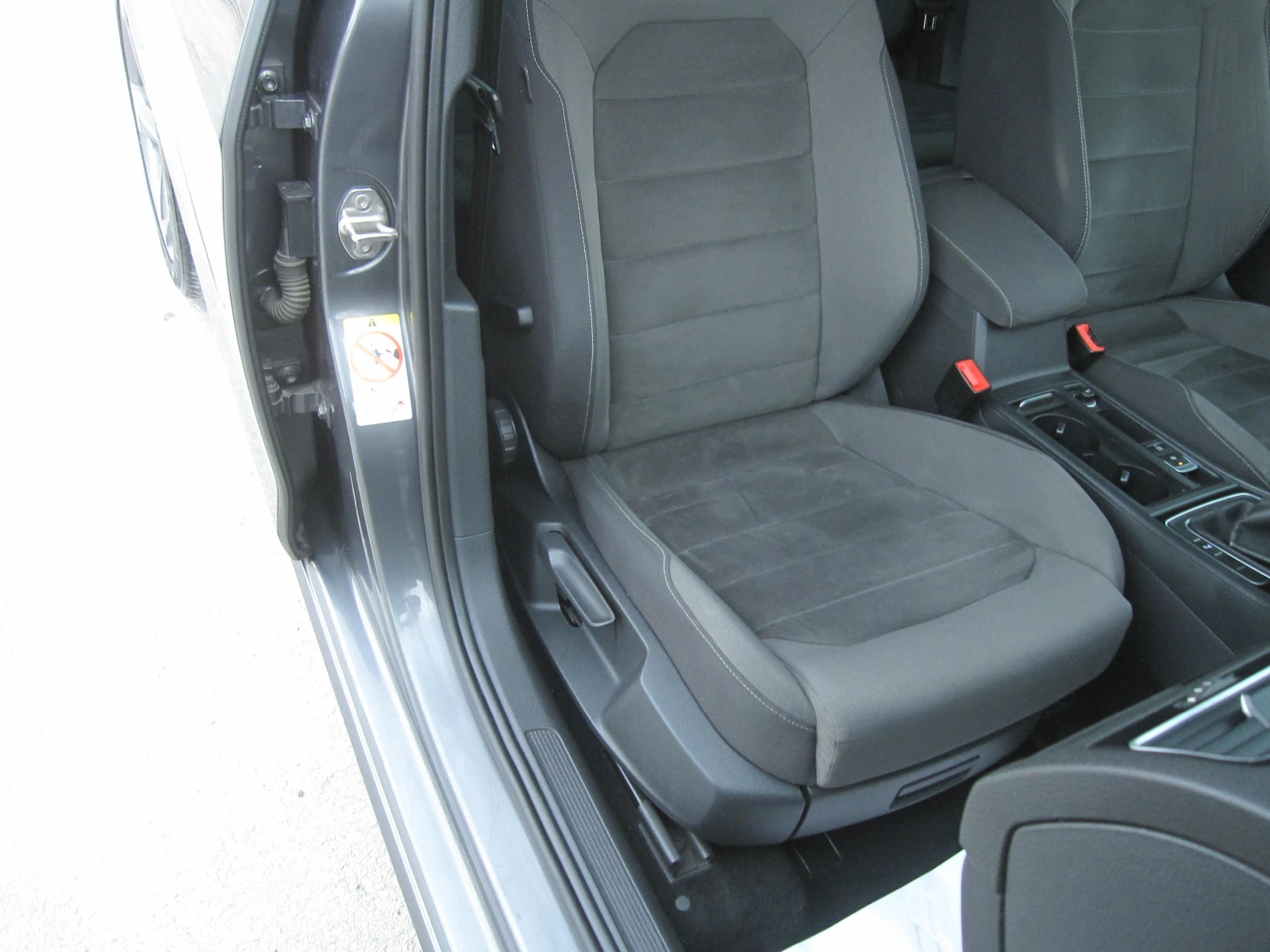 VW Golf R-Line, 1, 6-TDI, Digital, Matrix, снимка 12 - Автомобили и джипове - 54457930