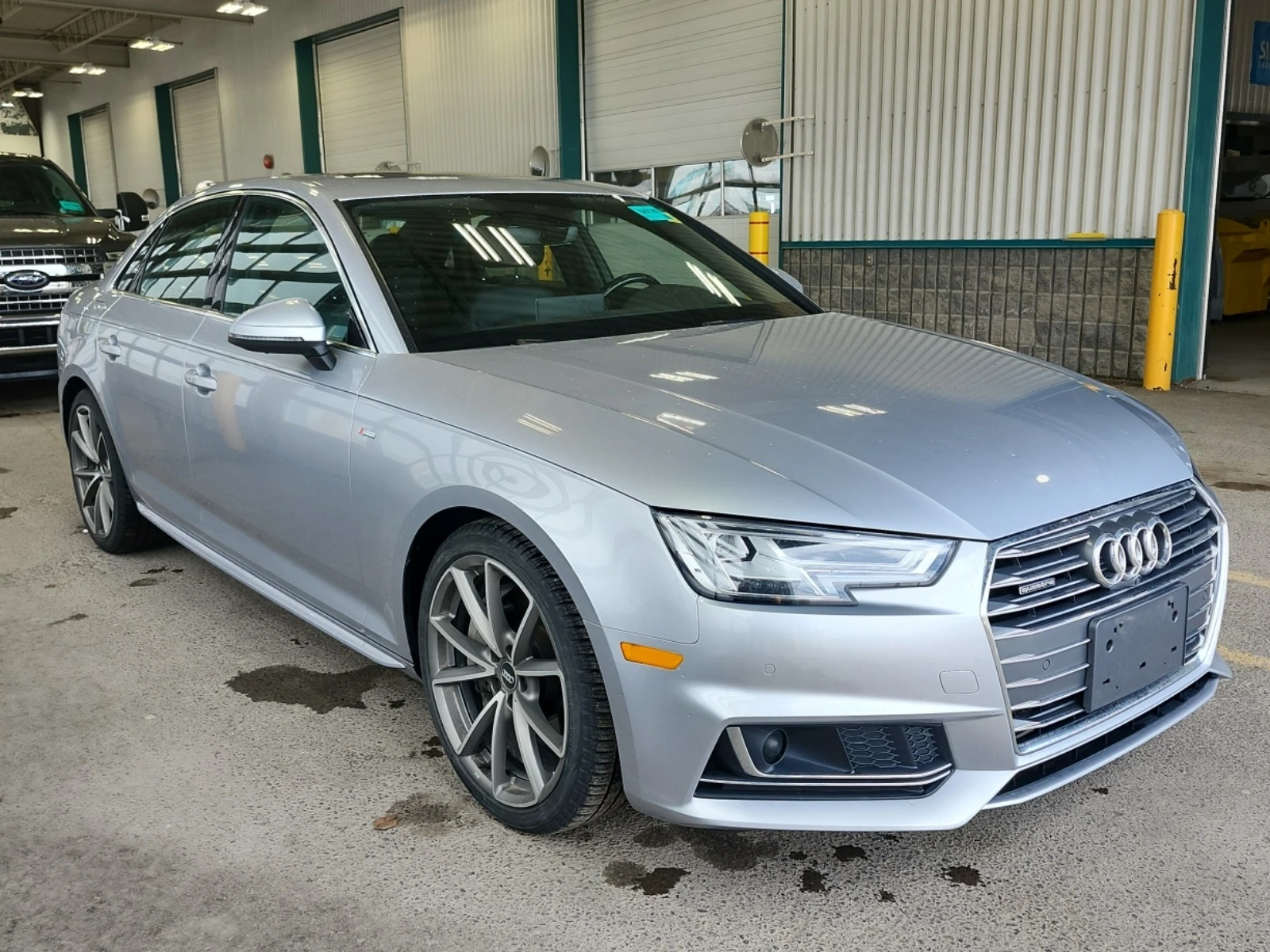 Audi A4 TECHNIK/360* CAM/DISTRONIC/HEAD UP/CARFAX/, снимка 2 - Автомобили и джипове - 54519840