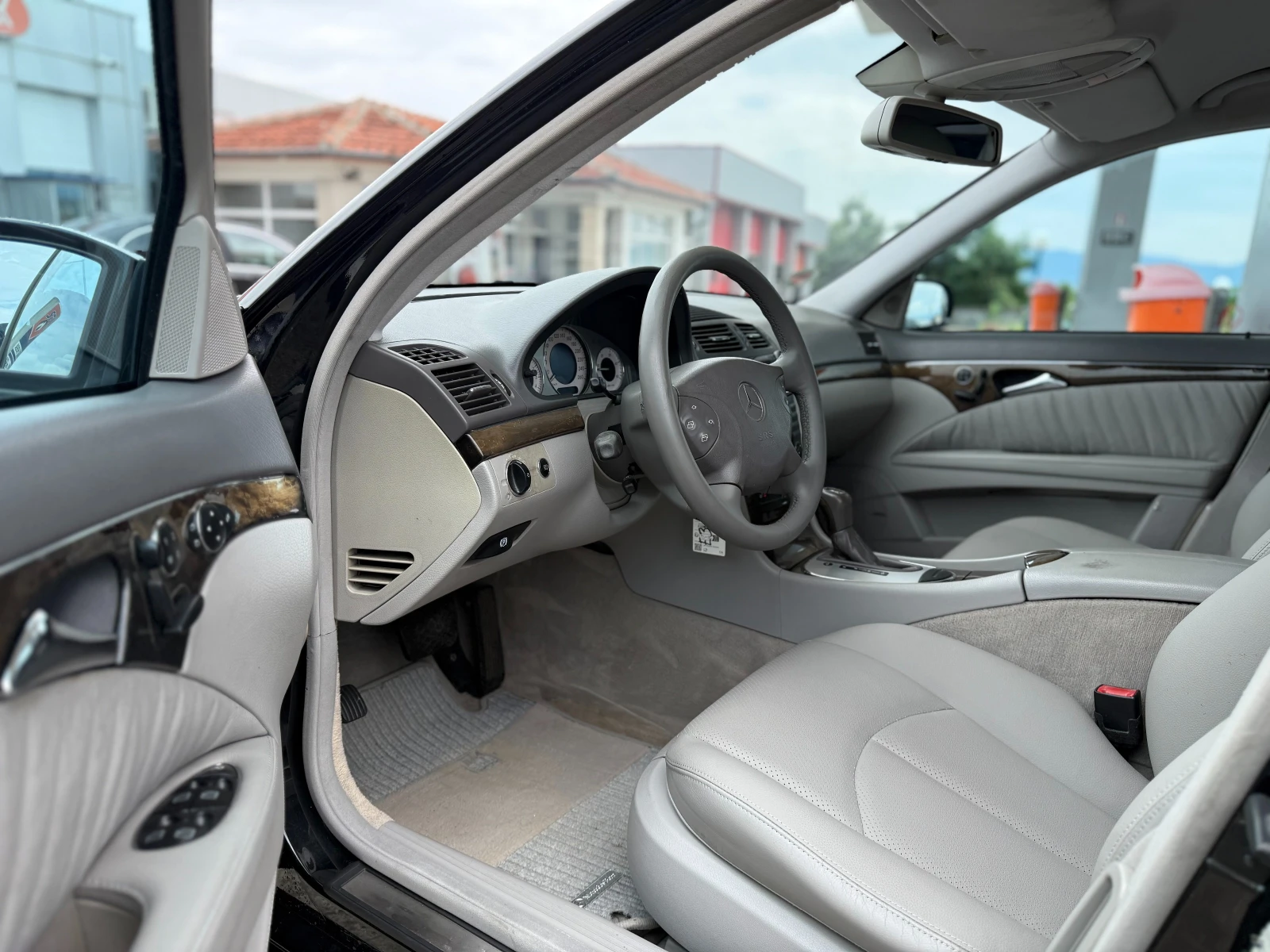 Mercedes-Benz E 320 HarmanKardon/Navi/Подгрев, снимка 8 - Автомобили и джипове - 55036580