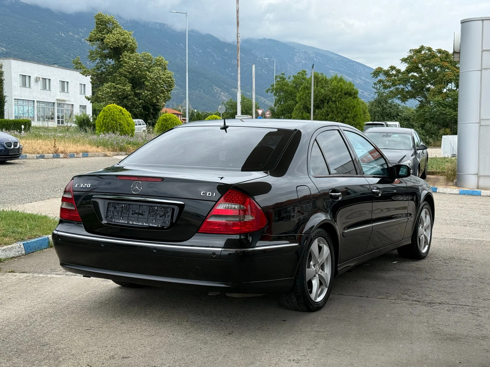 Mercedes-Benz E 320 HarmanKardon/Navi/Подгрев, снимка 4 - Автомобили и джипове - 55036580