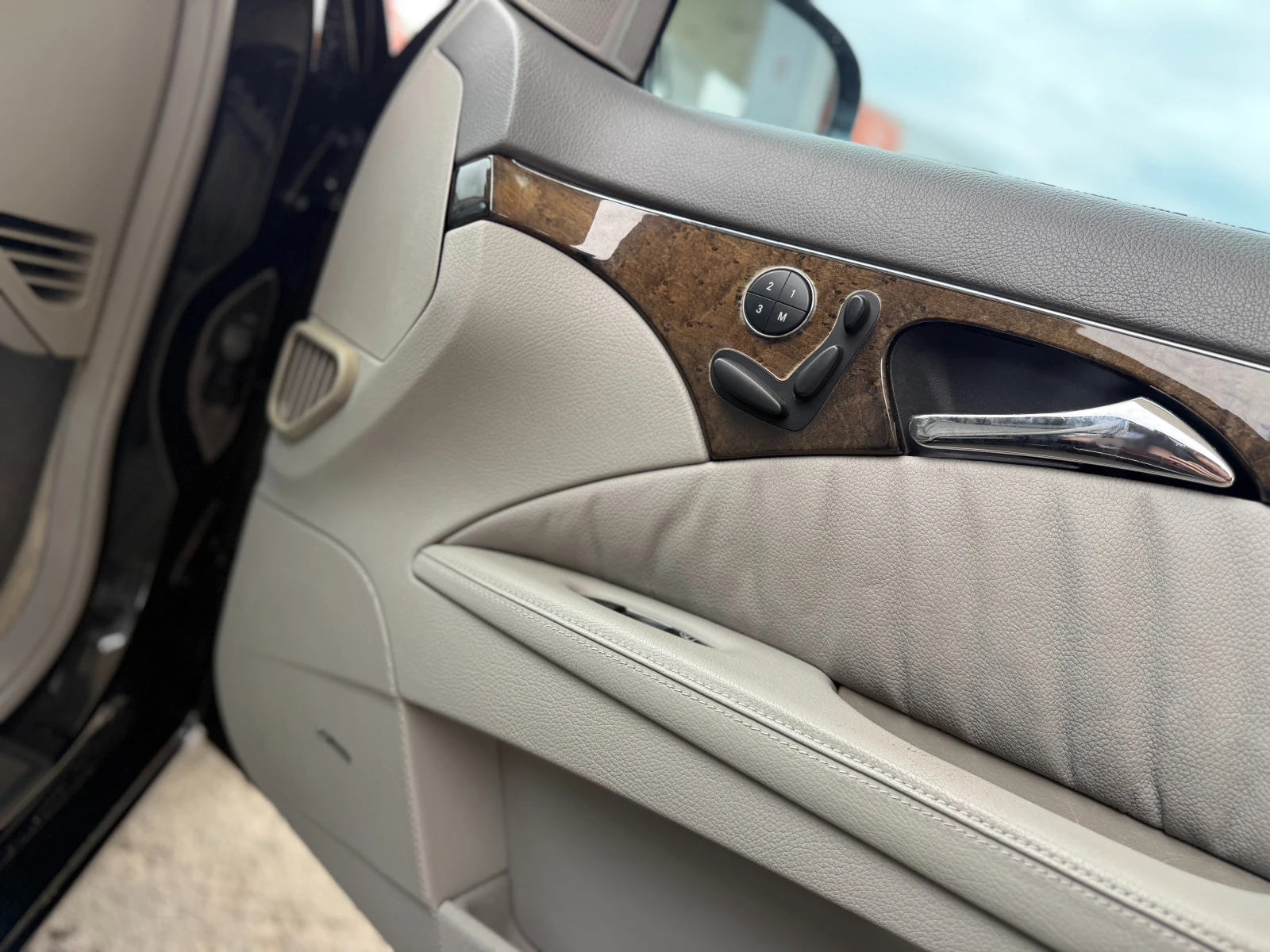 Mercedes-Benz E 320 HarmanKardon/Navi/Подгрев, снимка 13 - Автомобили и джипове - 55036580