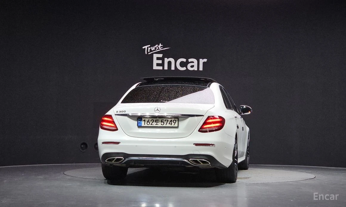Mercedes-Benz E 300, снимка 4 - Автомобили и джипове - 55471662