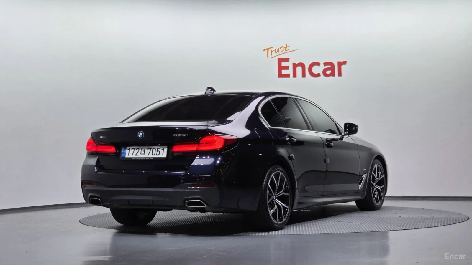 BMW 530 Xi* M-SPORT* ПОДГРЕВ* ОБДУХВАНЕ* 360* ШИБИДАХ* HUD, снимка 2 - Автомобили и джипове - 55485475