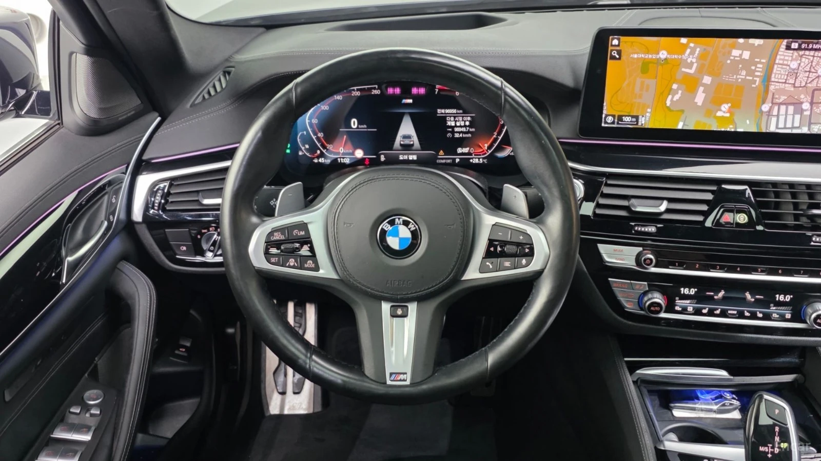 BMW 530 Xi* M-SPORT* ПОДГРЕВ* ОБДУХВАНЕ* 360* ШИБИДАХ* HUD, снимка 12 - Автомобили и джипове - 55485475