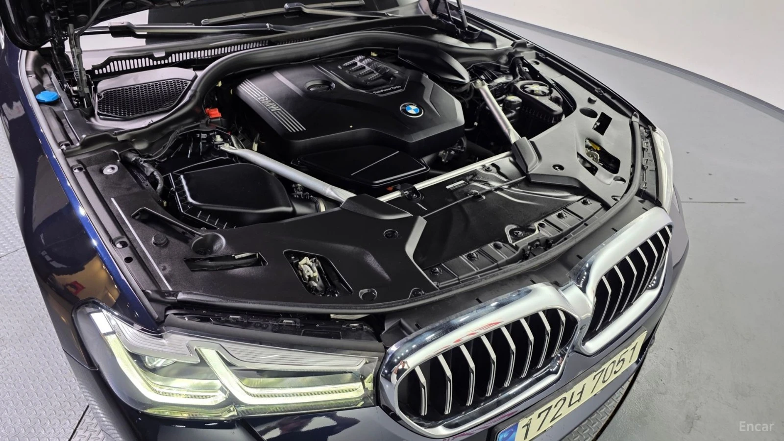 BMW 530 Xi* M-SPORT* ПОДГРЕВ* ОБДУХВАНЕ* 360* ШИБИДАХ* HUD, снимка 6 - Автомобили и джипове - 55485475