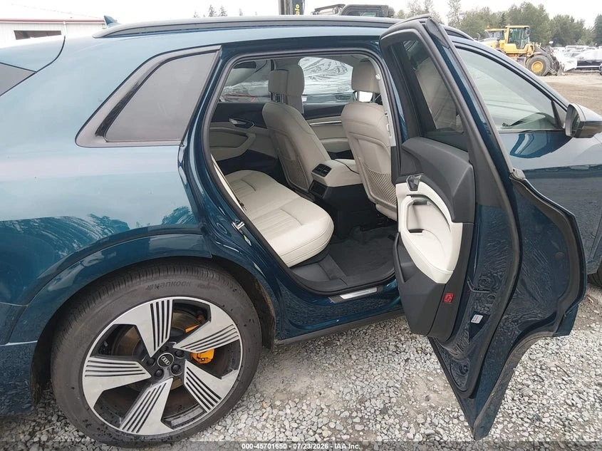 Audi E-Tron Premium Plus quattro, снимка 8 - Автомобили и джипове - 55611918