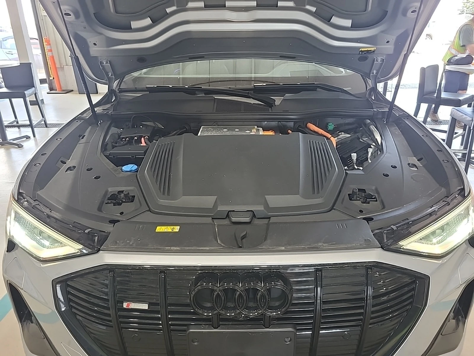 Audi E-Tron Quattro Technik S-LINE| HUD| MASSAGE| 2 КЛЮЧА| , снимка 16 - Автомобили и джипове - 55842614
