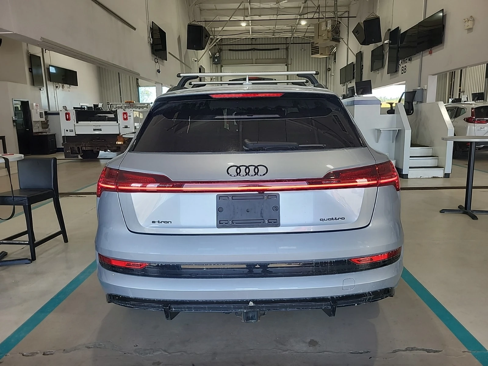 Audi E-Tron Quattro Technik S-LINE| HUD| MASSAGE| 2 КЛЮЧА| , снимка 17 - Автомобили и джипове - 55842614