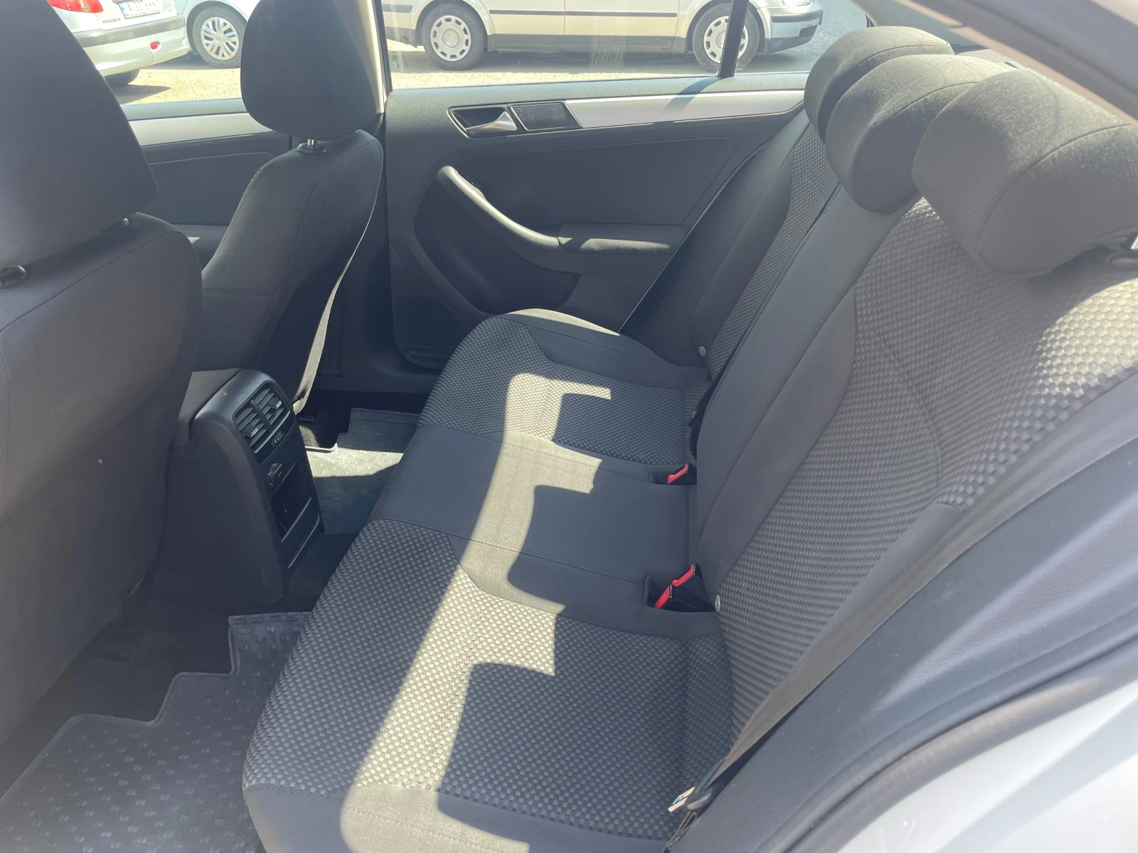 VW Jetta, снимка 7 - Автомобили и джипове - 55994310