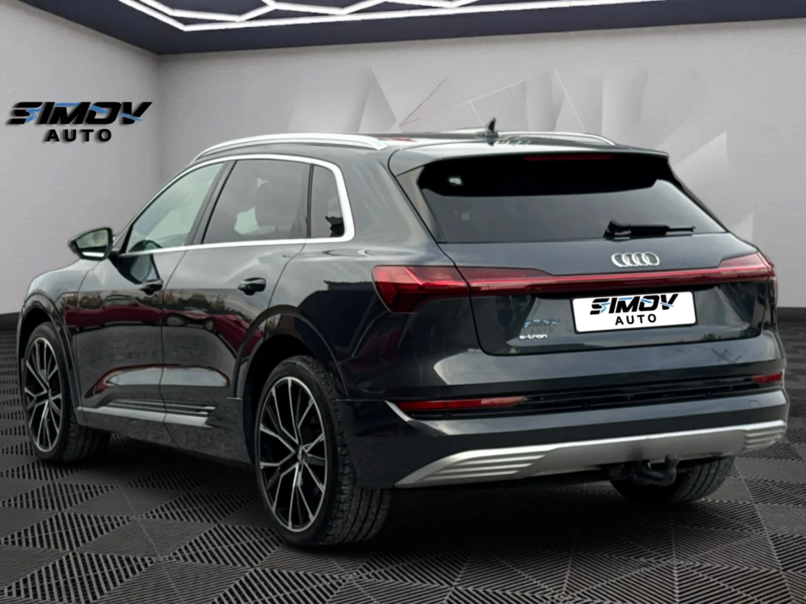 Audi E-Tron 55 95KWH HEAD-UP ОБДУХВАНЕ KEYLESSGO КАМЕРИ 360, снимка 4 - Автомобили и джипове - 56167124