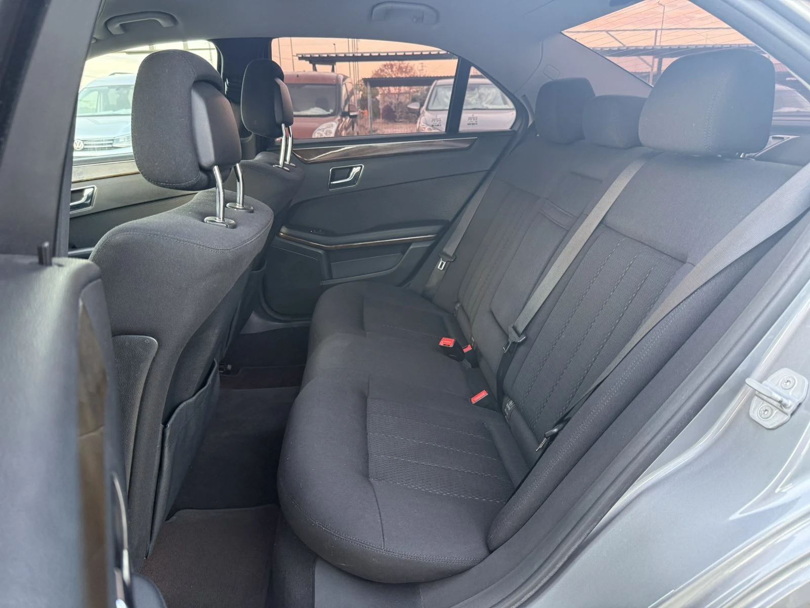 Mercedes-Benz E 220 2.2CDI AVTOMAT BLUE EFFICIENCY, снимка 15 - Автомобили и джипове - 56432669
