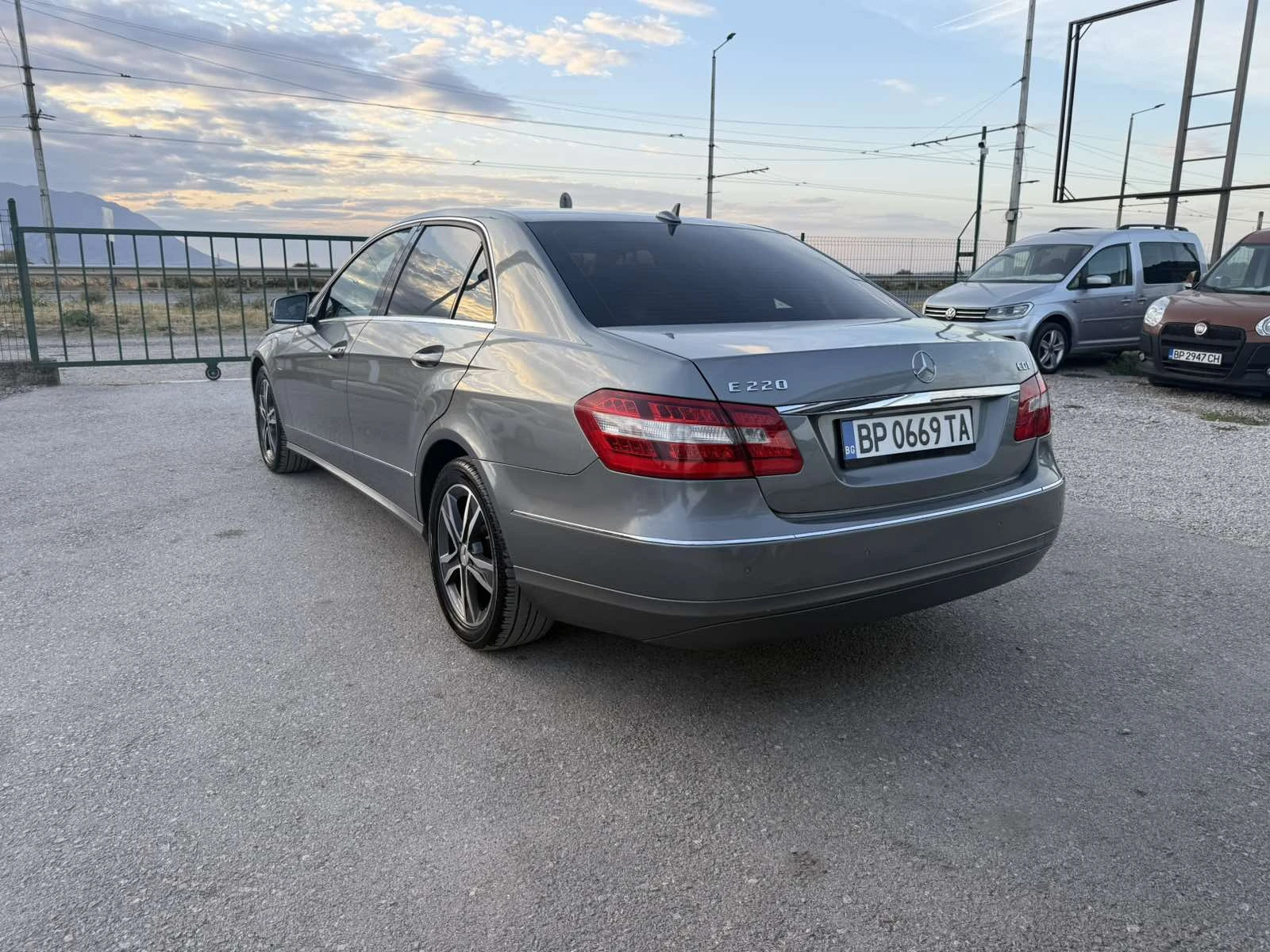 Mercedes-Benz E 220 2.2CDI AVTOMAT BLUE EFFICIENCY, снимка 7 - Автомобили и джипове - 56432669