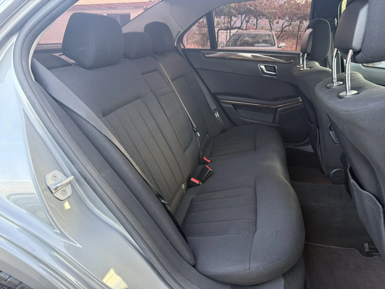 Mercedes-Benz E 220 2.2CDI AVTOMAT BLUE EFFICIENCY, снимка 14 - Автомобили и джипове - 56432669