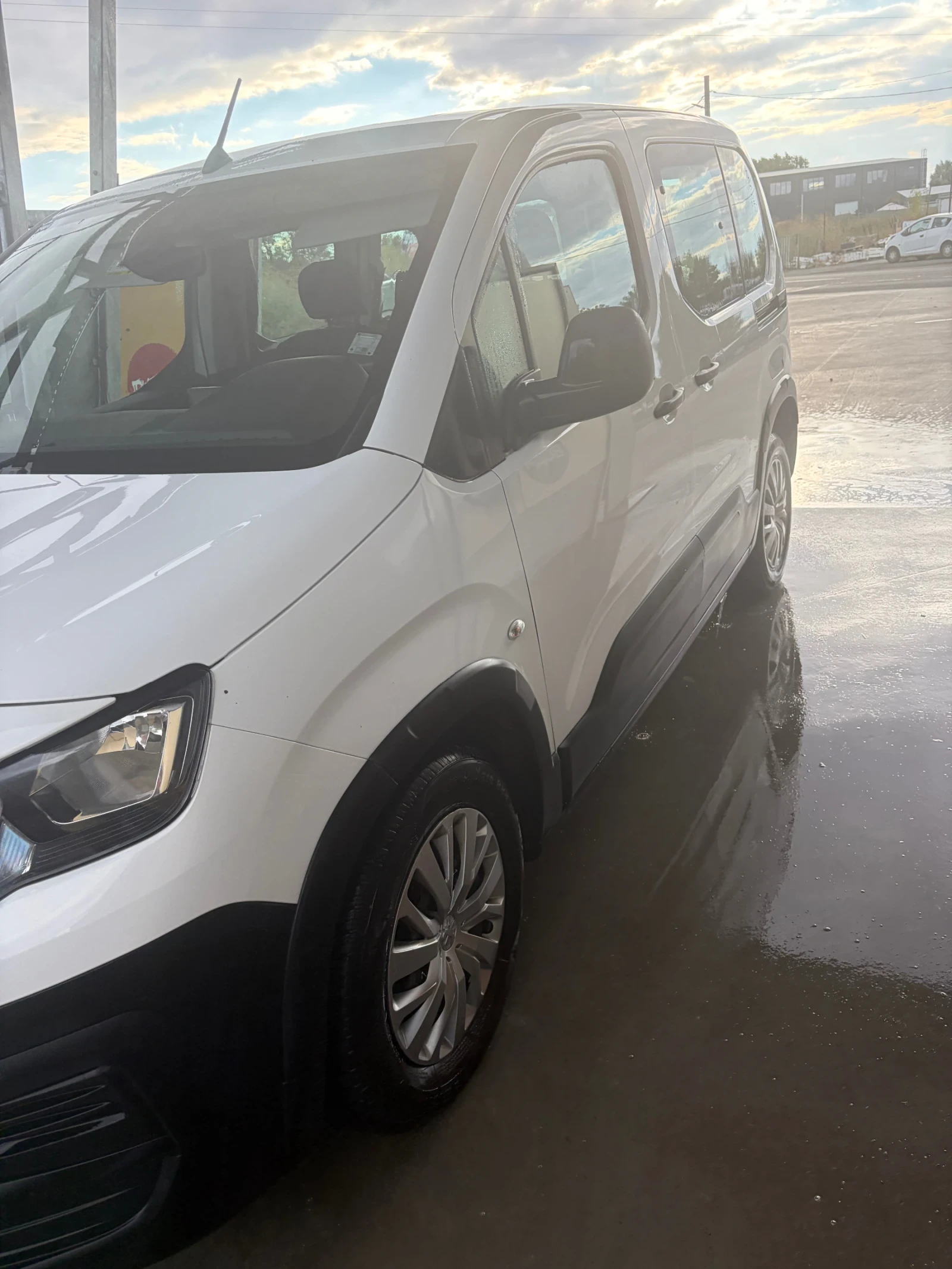 Peugeot Rifter, снимка 2 - Автомобили и джипове - 56446570