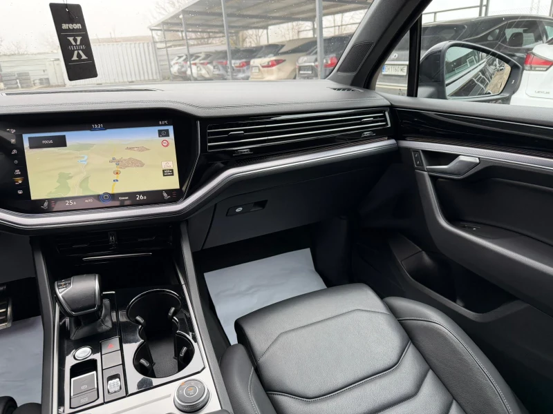 VW Touareg R-Line/3.0TDI/Navi, снимка 12 - Автомобили и джипове - 53463578