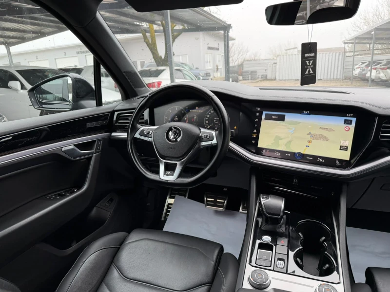 VW Touareg R-Line/3.0TDI/Navi, снимка 11 - Автомобили и джипове - 53463578