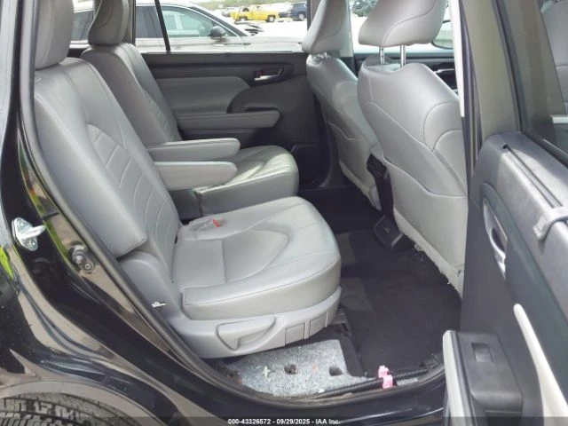 Toyota Highlander XLE* Blind* Камера* SofTex* Keyless* FULL Asisstan, снимка 12 - Автомобили и джипове - 52960176