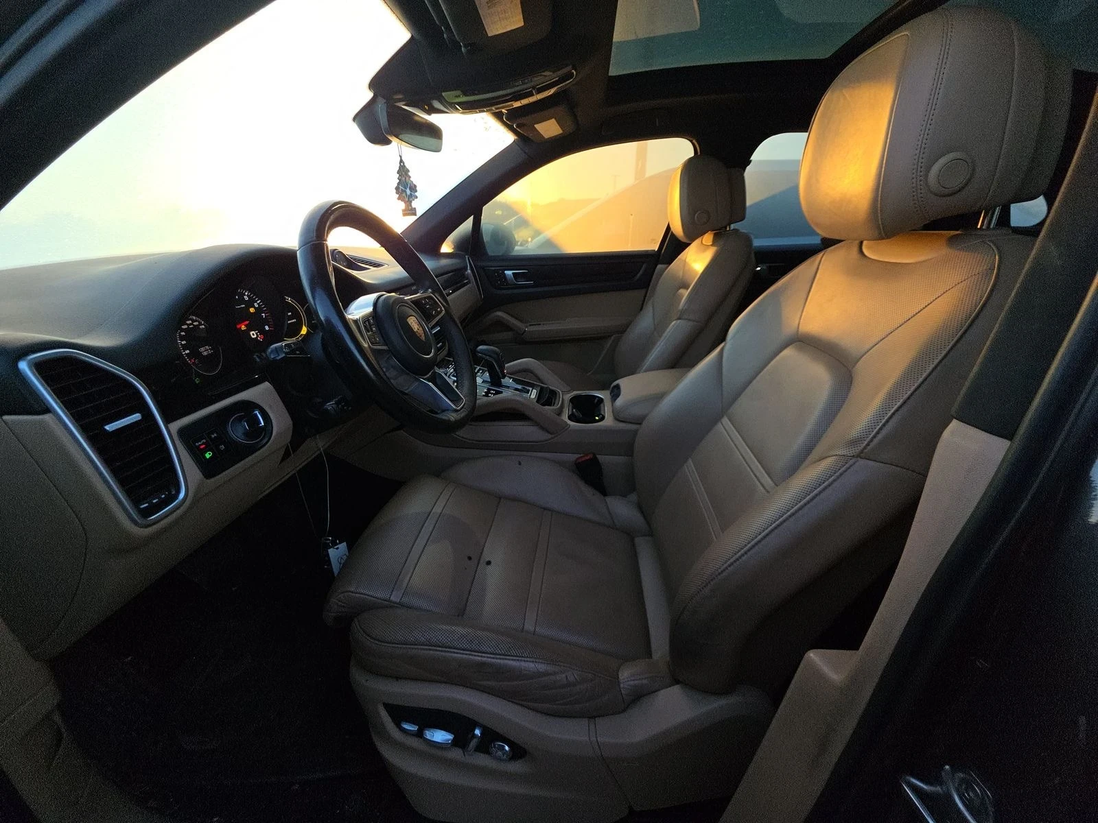 Porsche Cayenne | 360 КАМЕРИ | ПАНОРАМА | MATRIX | KEYLESS - изображение 8