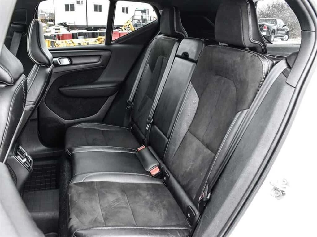 Volvo XC40 * T5 R Design | 360 Camera | Harman Kardon Sound *, снимка 13 - Автомобили и джипове - 53862695