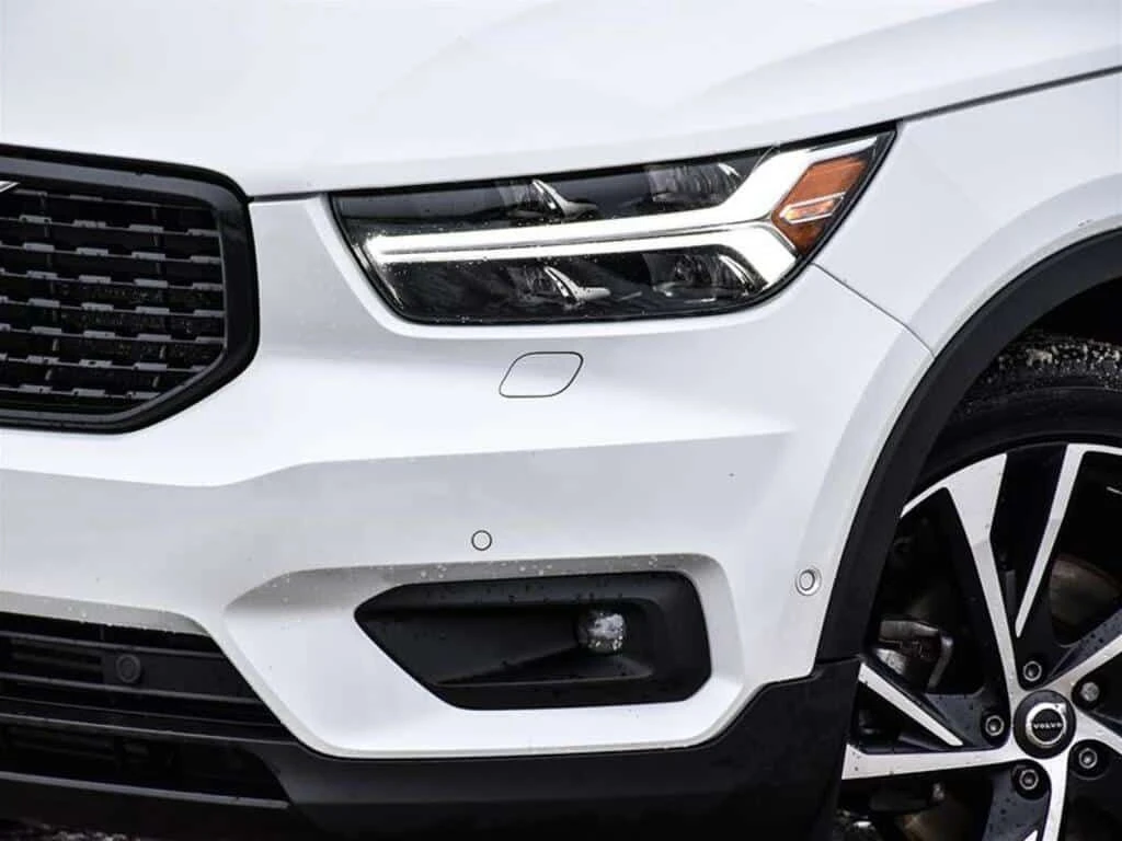 Volvo XC40 * T5 R Design | 360 Camera | Harman Kardon Sound *, снимка 2 - Автомобили и джипове - 53862695