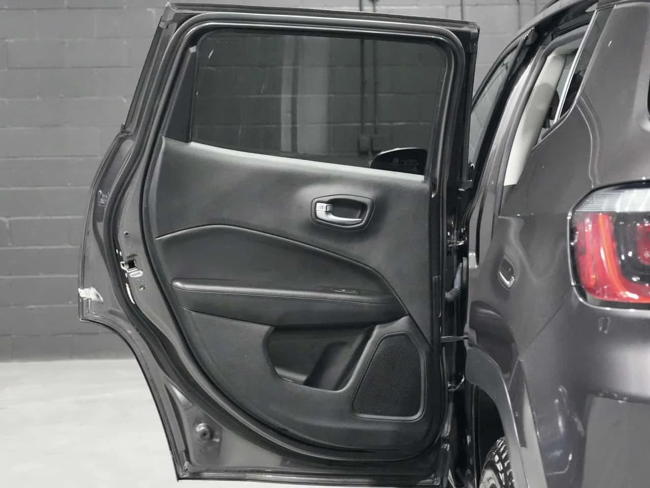 Jeep Compass * Longitude, North, Latitude * CARFAX * ���� �� �� | Mobile.bg � ����������� 16