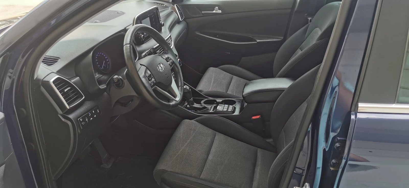 Hyundai Tucson 2.0CRDI PREMIUM, снимка 11 - Автомобили и джипове - 54892717