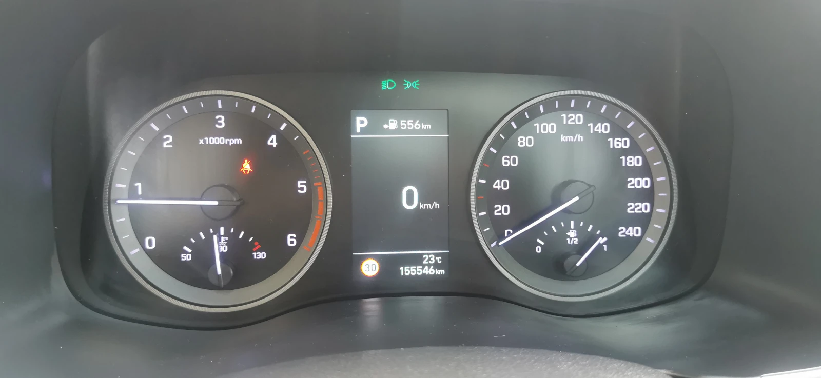 Hyundai Tucson 2.0CRDI PREMIUM, снимка 12 - Автомобили и джипове - 54892717