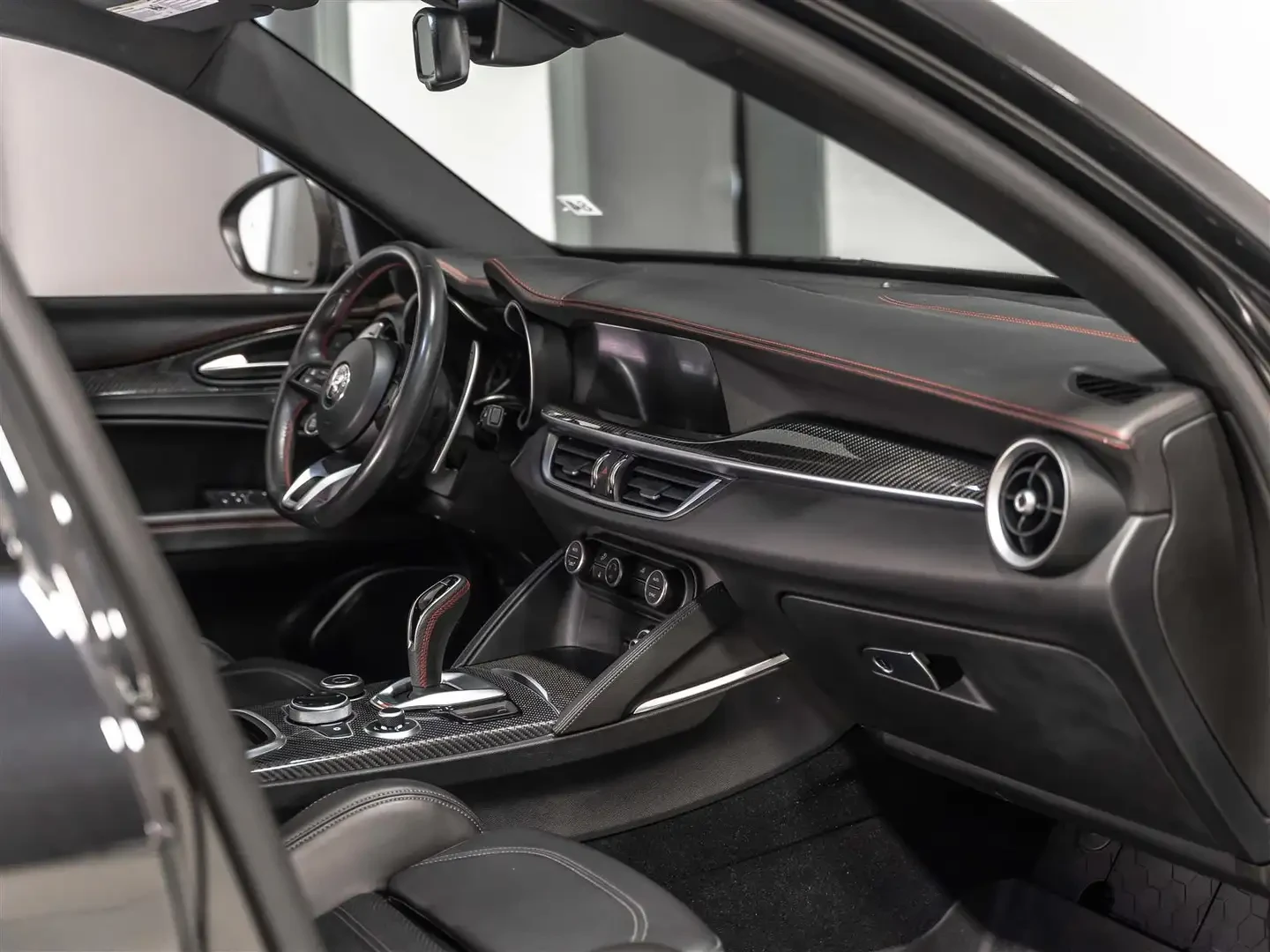Alfa Romeo Stelvio Estrema| Q4| Carbon PKG| Harman Kardon, снимка 7 - Автомобили и джипове - 55194317