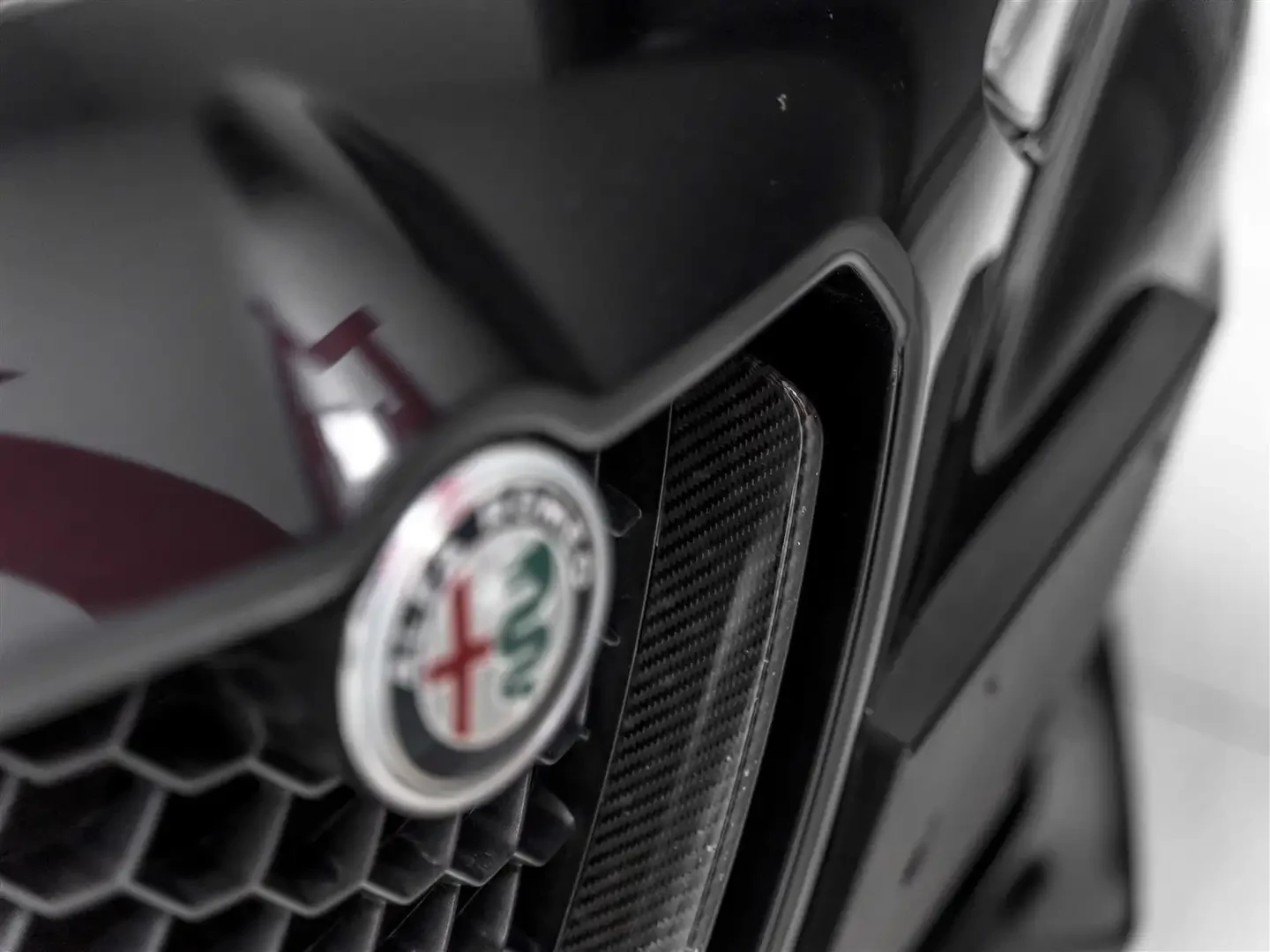 Alfa Romeo Stelvio Estrema| Q4| Carbon PKG| Harman Kardon, снимка 14 - Автомобили и джипове - 55194317