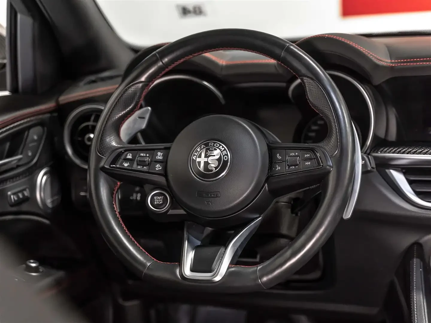 Alfa Romeo Stelvio Estrema| Q4| Carbon PKG| Harman Kardon, снимка 6 - Автомобили и джипове - 55194317