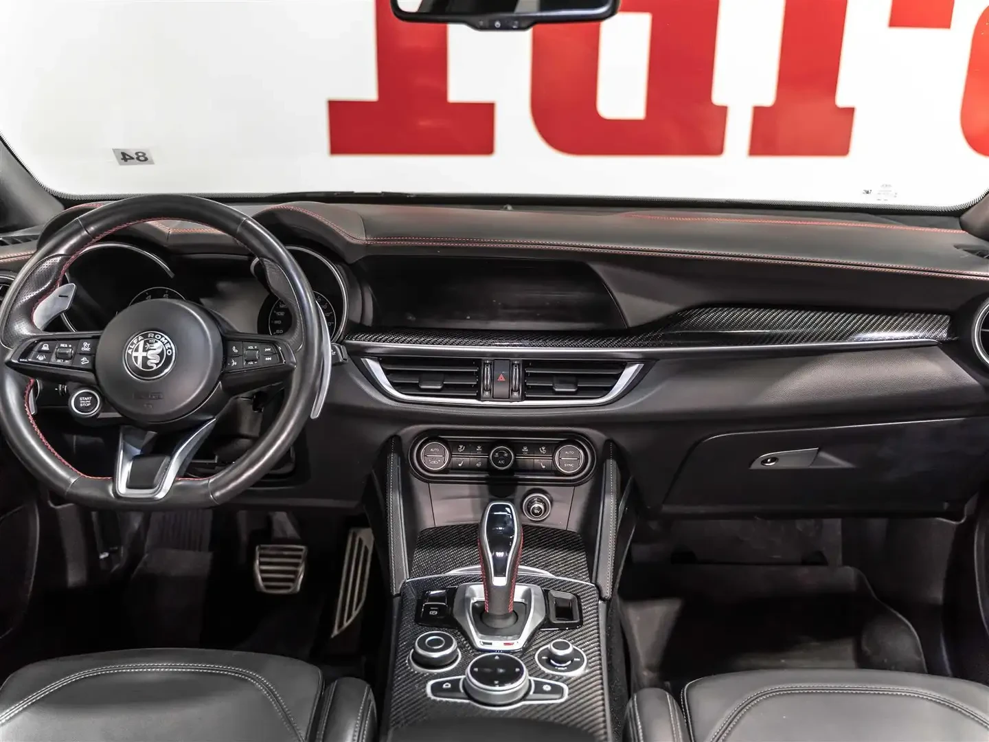 Alfa Romeo Stelvio Estrema| Q4| Carbon PKG| Harman Kardon, снимка 8 - Автомобили и джипове - 55194317