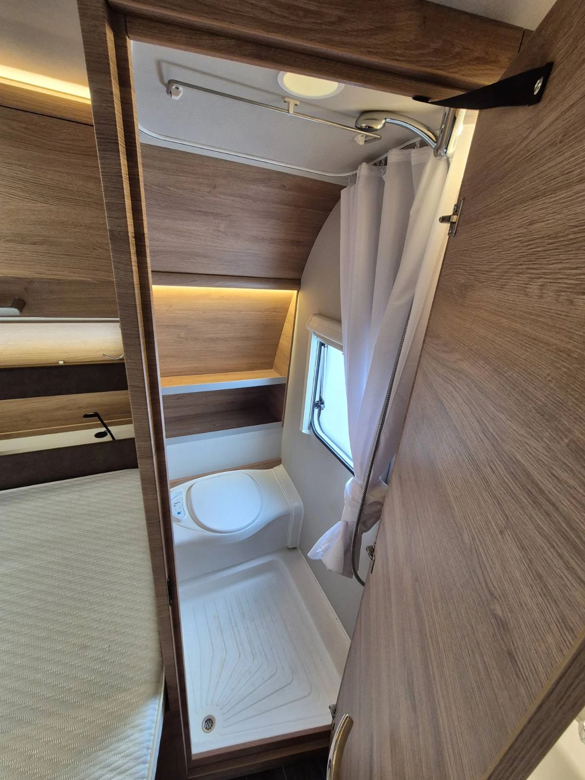 Каравана Tabbert Da Vinci 550 DM, снимка 14 - Каравани и кемпери - 54472443