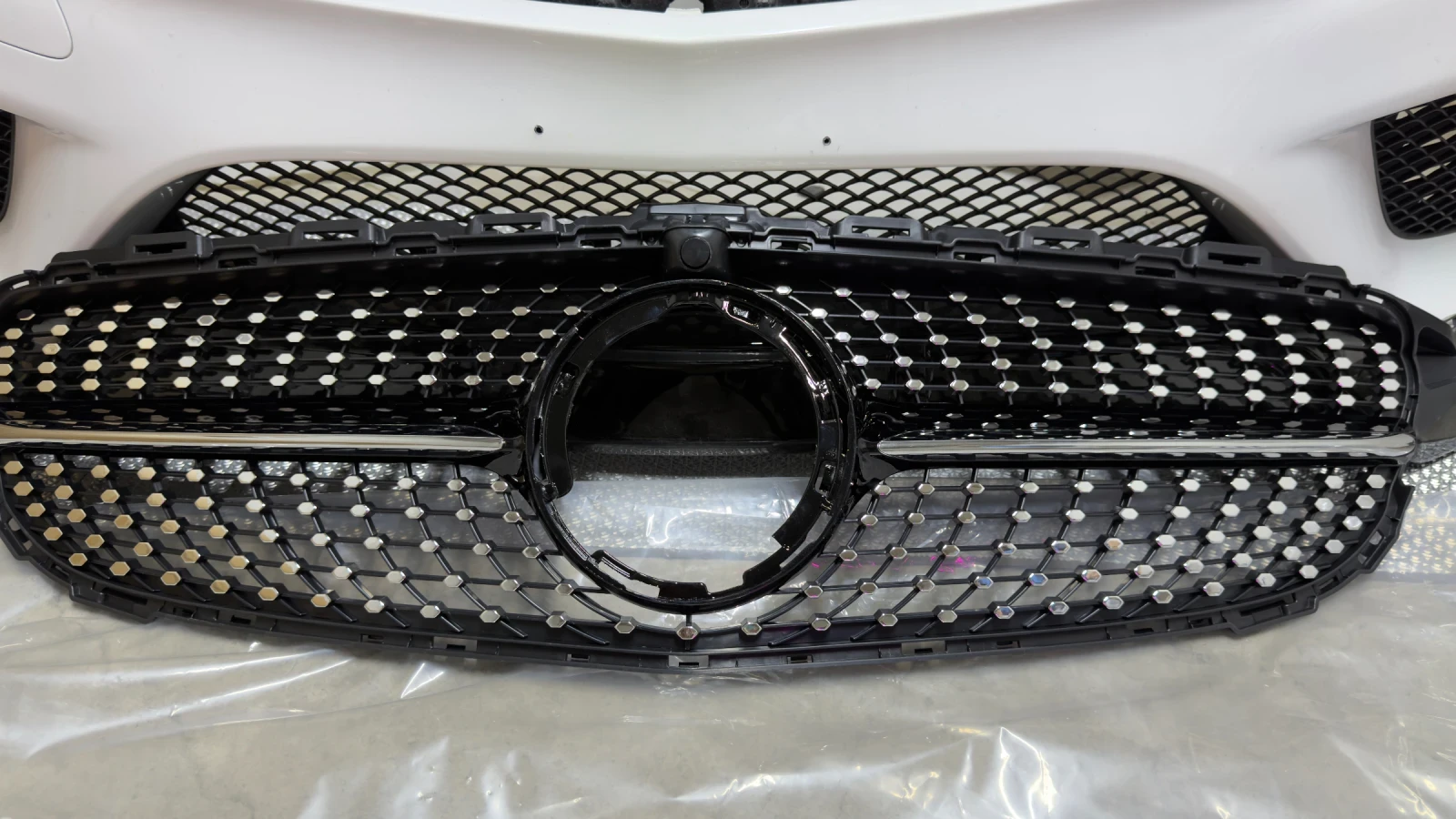 AMG оборудвана оригинална броня за W205 , снимка 11 - Части - 54998927