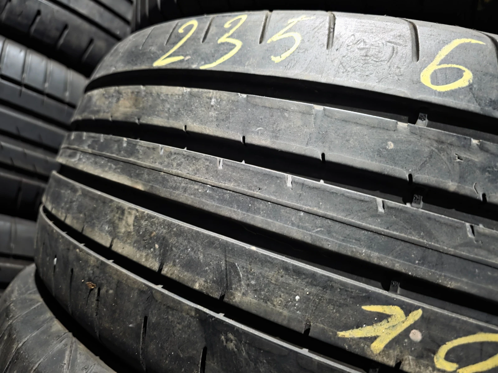 Гуми Летни 235/60R18, снимка 2 - Гуми и джанти - 54655668