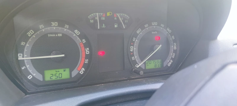 Skoda Fabia 1.4, снимка 8 - Автомобили и джипове - 52079068