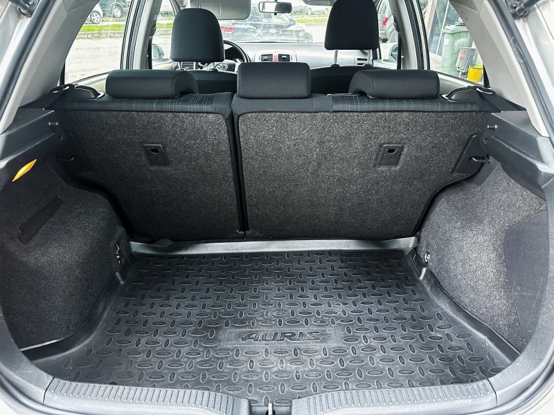 Toyota Auris 1.4D-4D, снимка 15 - Автомобили и джипове - 52300161