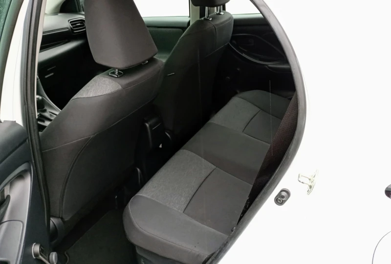 Toyota Yaris 1.5 Hybrid e-CVT, снимка 6 - Автомобили и джипове - 52475846