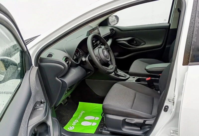 Toyota Yaris 1.5 Hybrid e-CVT, снимка 5 - Автомобили и джипове - 52475846
