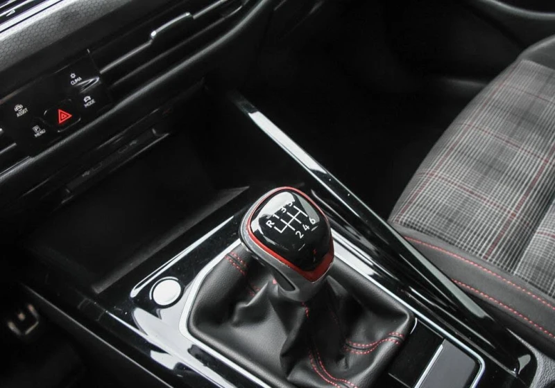 VW Golf GTI 40th Anniversary АвтоКредит* (ЦЕНА ДО БГ), снимка 11 - Автомобили и джипове - 52588070