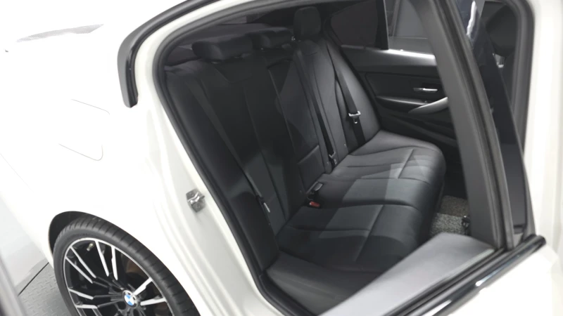 BMW 320 M-Performance EDITION autogeorge.com, снимка 11 - Автомобили и джипове - 52834572