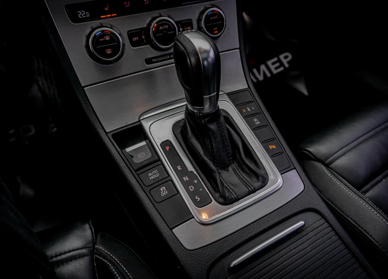 VW CC 2.0TDI-RLine-177HP-ТОП СЪСТОЯНИЕ!, снимка 8 - Автомобили и джипове - 53203019