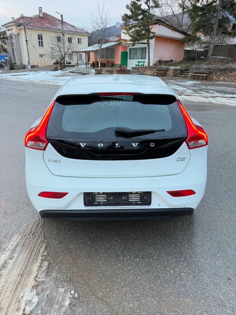 Volvo V40 2.0d euro6b , снимка 4 - Автомобили и джипове - 53542276