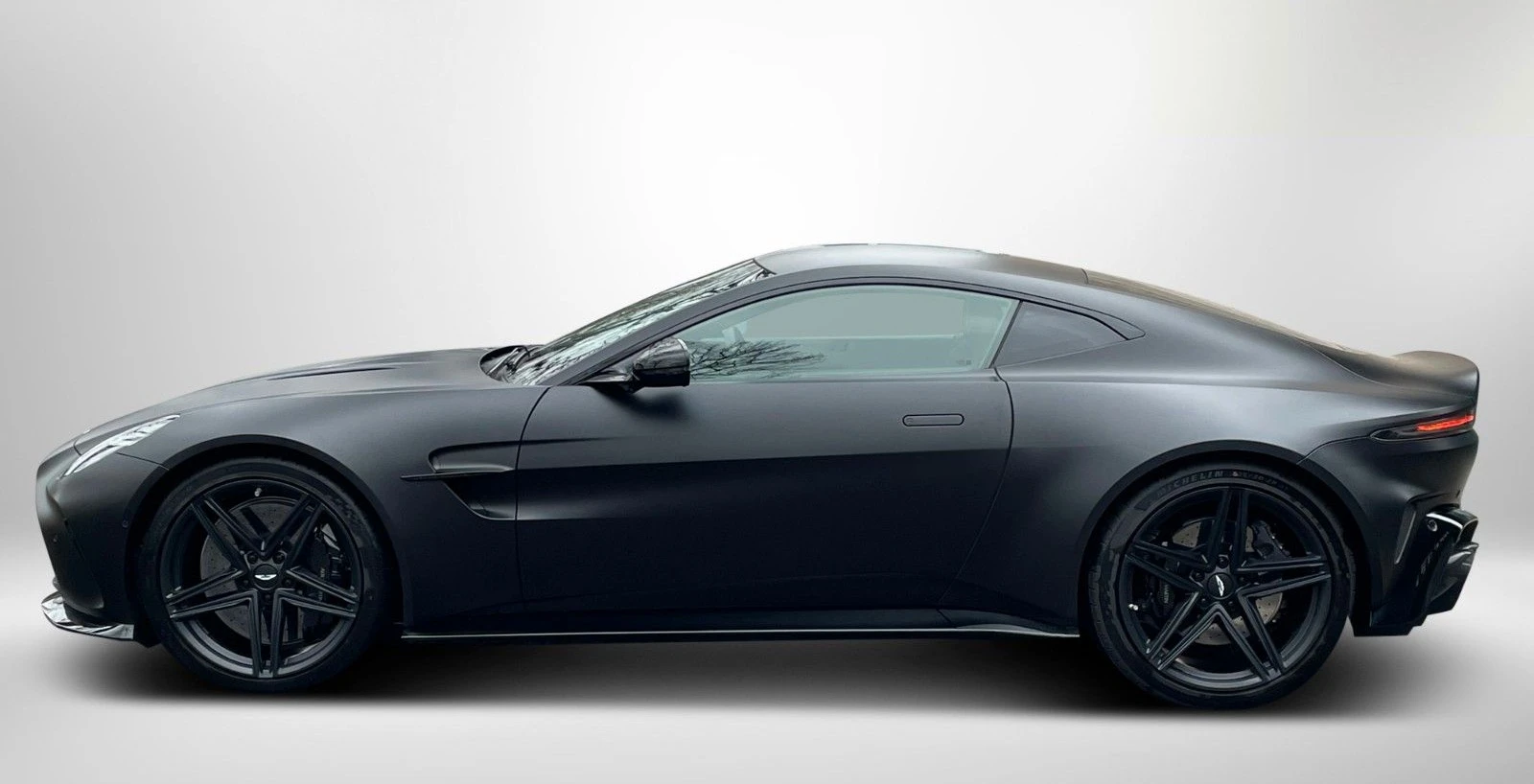 Aston Martin V8 Vantage = Black Pack= Carbon Ceramic Brakes Гаранция - изображение 3