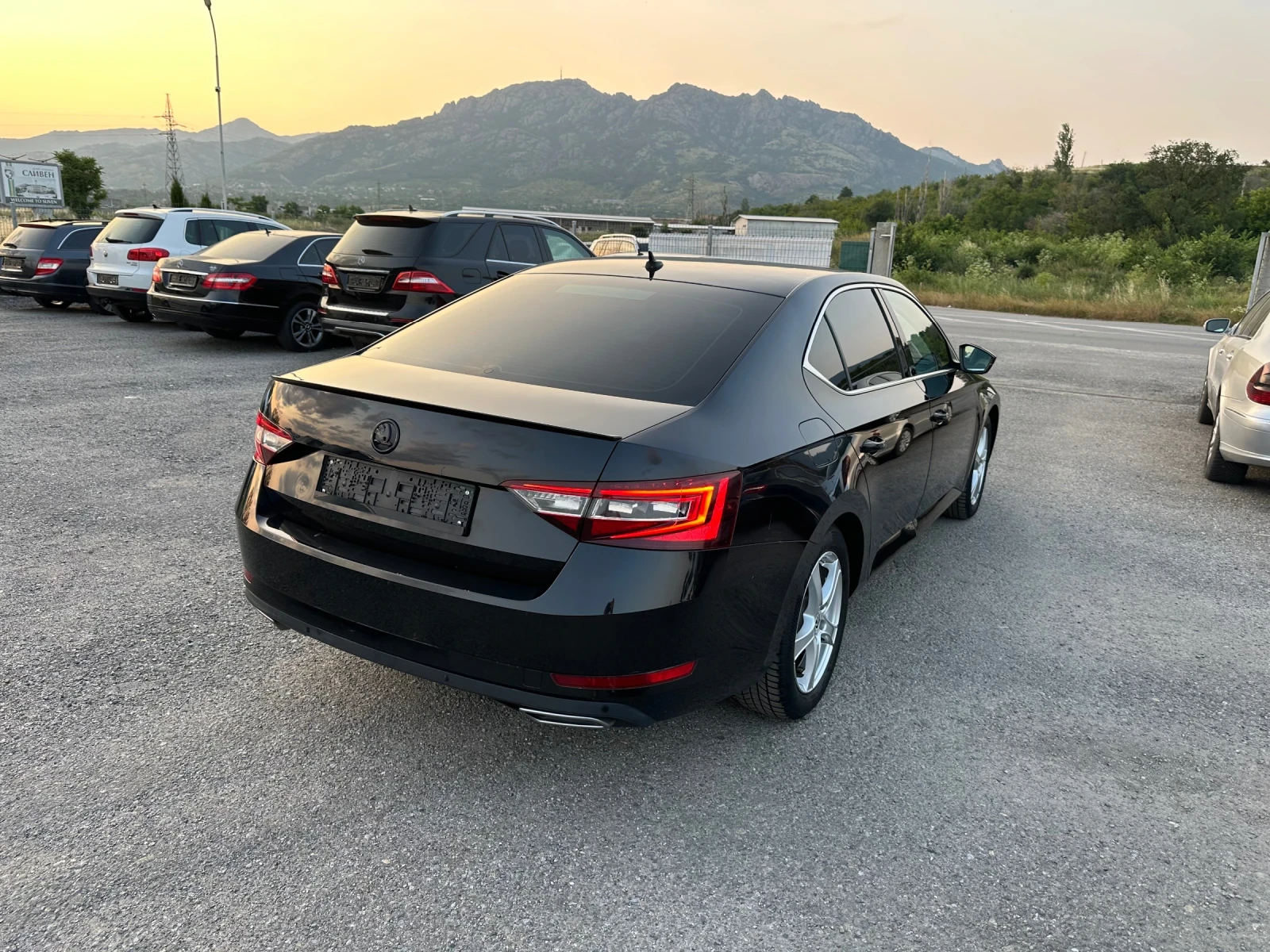 Skoda Superb 2.0TDI* 190кс* DSG* KEYLESS* КАМЕРА* ПЕЧКА - изображение 4